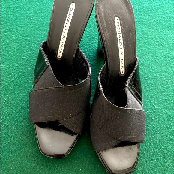 DONALD J. PLINER Women's Black MALA S1 Wedge Sandals Size 6M - Picture 1 of 5